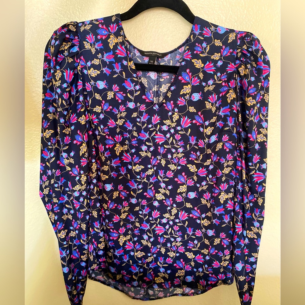 Banana Republic Puff long sleeve floral top